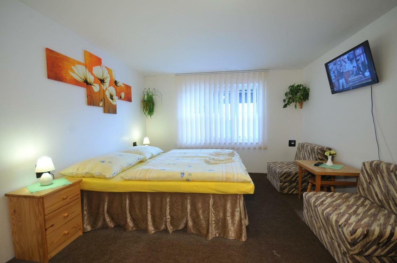 Hotel E&Z Eva Hruba Rekreacny Dom à Bystrá Extérieur photo